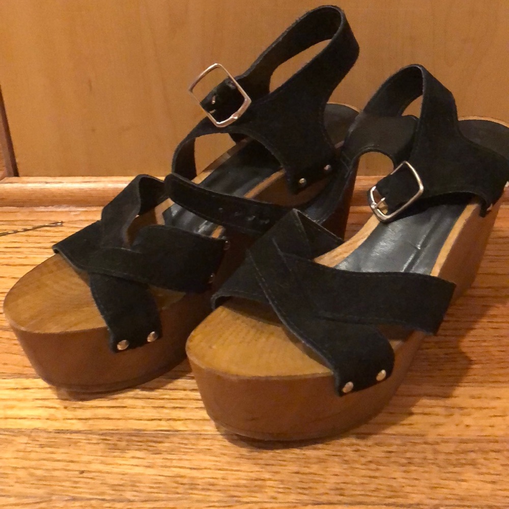 Charles David Wooden Wedge